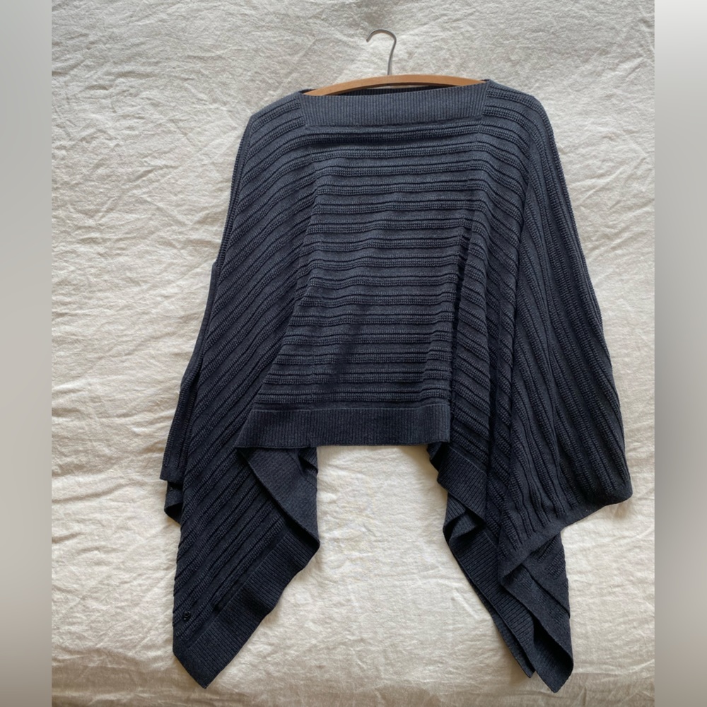 Lululemon Foward Flow Poncho heathered black one size